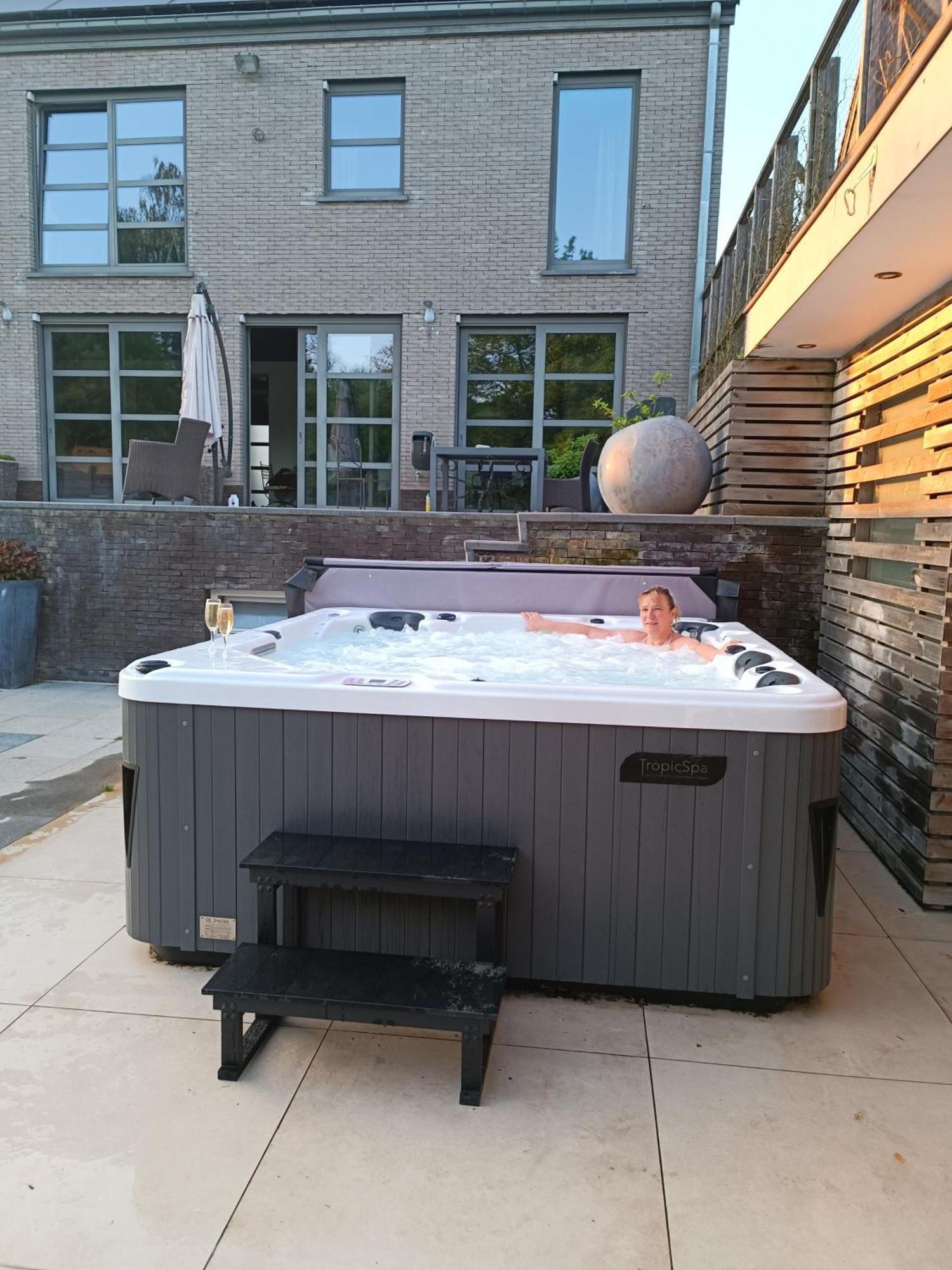 Appartement 5 Personnes Avec Acces Piscine Et Jacuzzi Villers-la-Ville Exterior foto